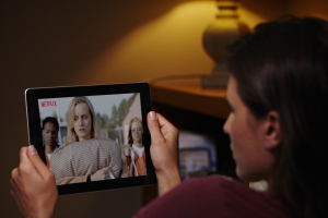 netflix_oitnb_ipad_lifestyle